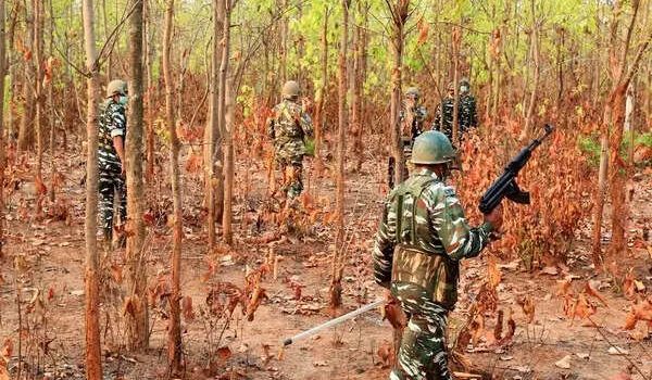 India News Live Updates: 12 Naxalites, including nine with collective bounty of Rs 28.50 lakh, surrender in Chhattisgarh’s Dantewada district